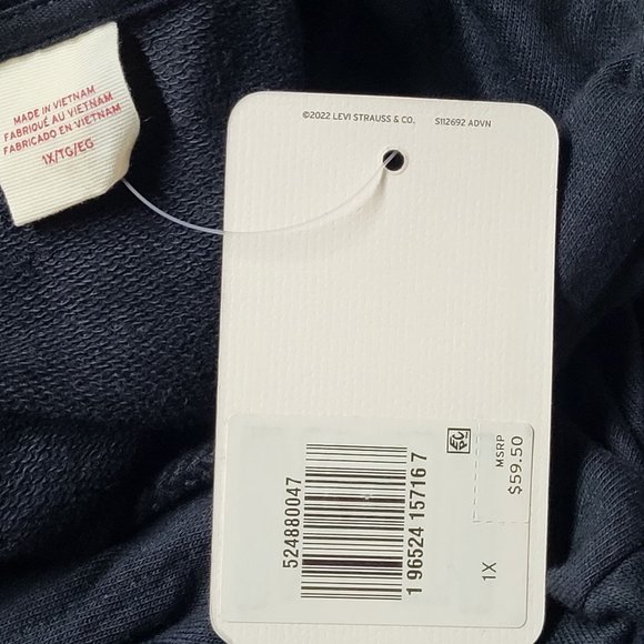 NWT Levi's Women's Graphic Standard Hoodie - Batwing 3D Shine Caviar - 1X - Picture 7 of 15